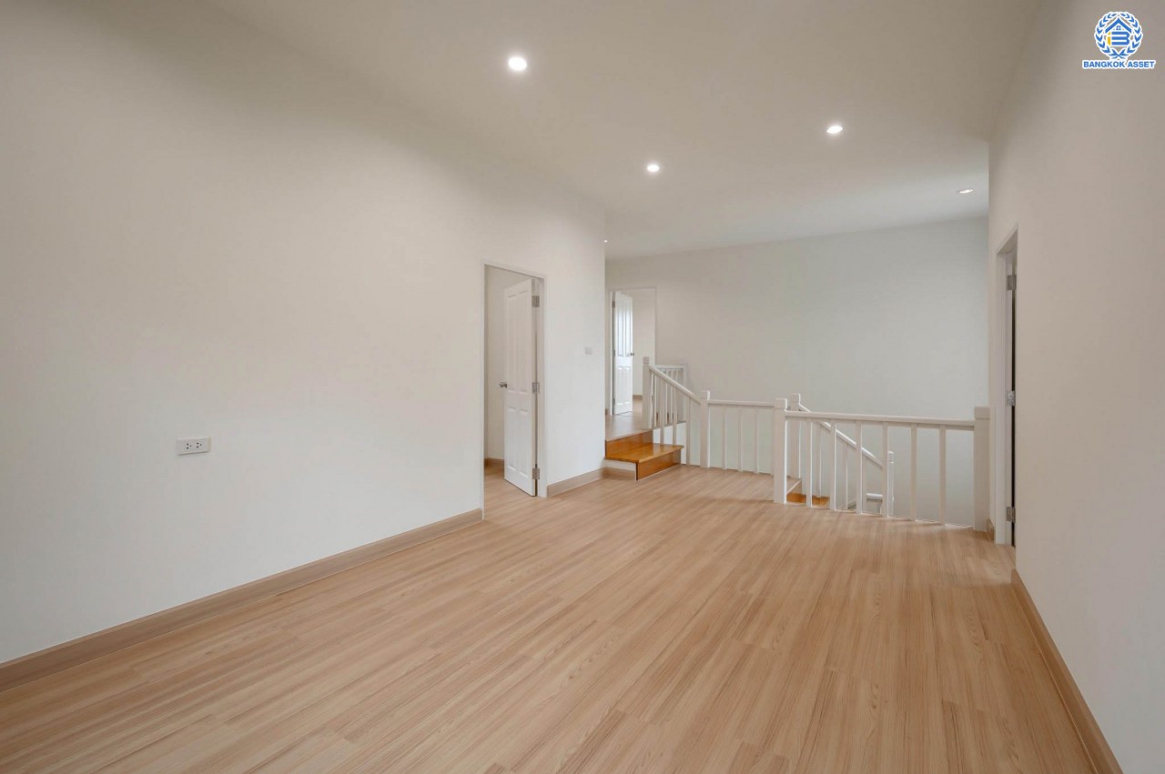 บ้านมือสองตกแต่งใหม่ โครงการ ปริญญดา ปิ่นเกล้า-พุทธมณฑลสาย 2 หลังมุม เนื้อที่ 104.5 ตร.ว.พื้นที่ใช้สอย 197.8 ตร.ม. ฟังก์ชัน 3 ห้องนอน 5 ห้องน้ำ 1 ห้องแม่บ้าน จอดรถได้ 2 คัน บนทำเลเดินทางสะดวก เชื่อมต่อ ถ.พุทธมณฑลสาย 2 ใกล้ทางคู่ขนานลอยฟ้าบรมราชชนนี, เซ็นทรัลปิ่นเกล้า และ ม.มหิดล